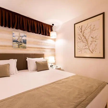 Arin Bodrum تورغوتْريس